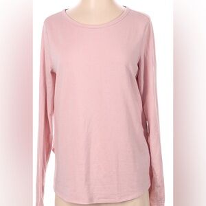 Old Navy Active shirt-open detail in back